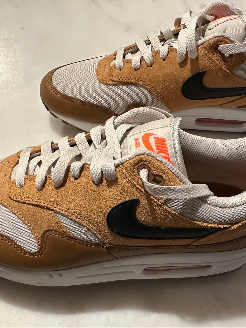 Nike Men's AirMax Sneakers in Brown, White and Black, Like New!
